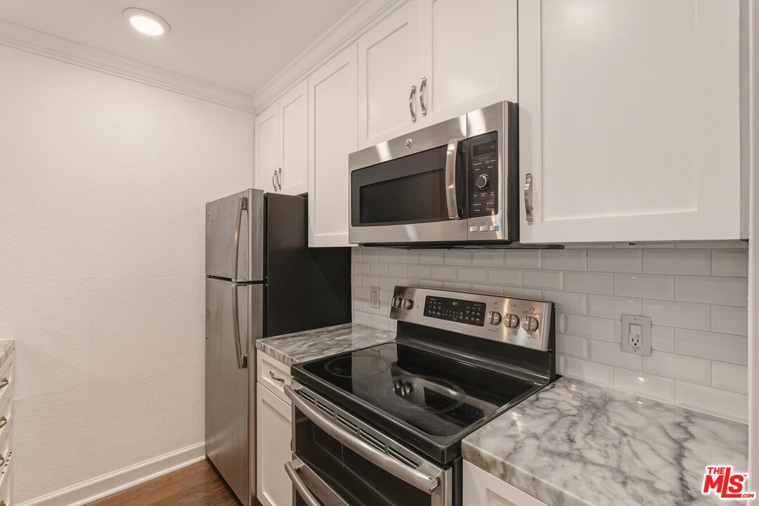 141 S Clark Dr Unit: 225