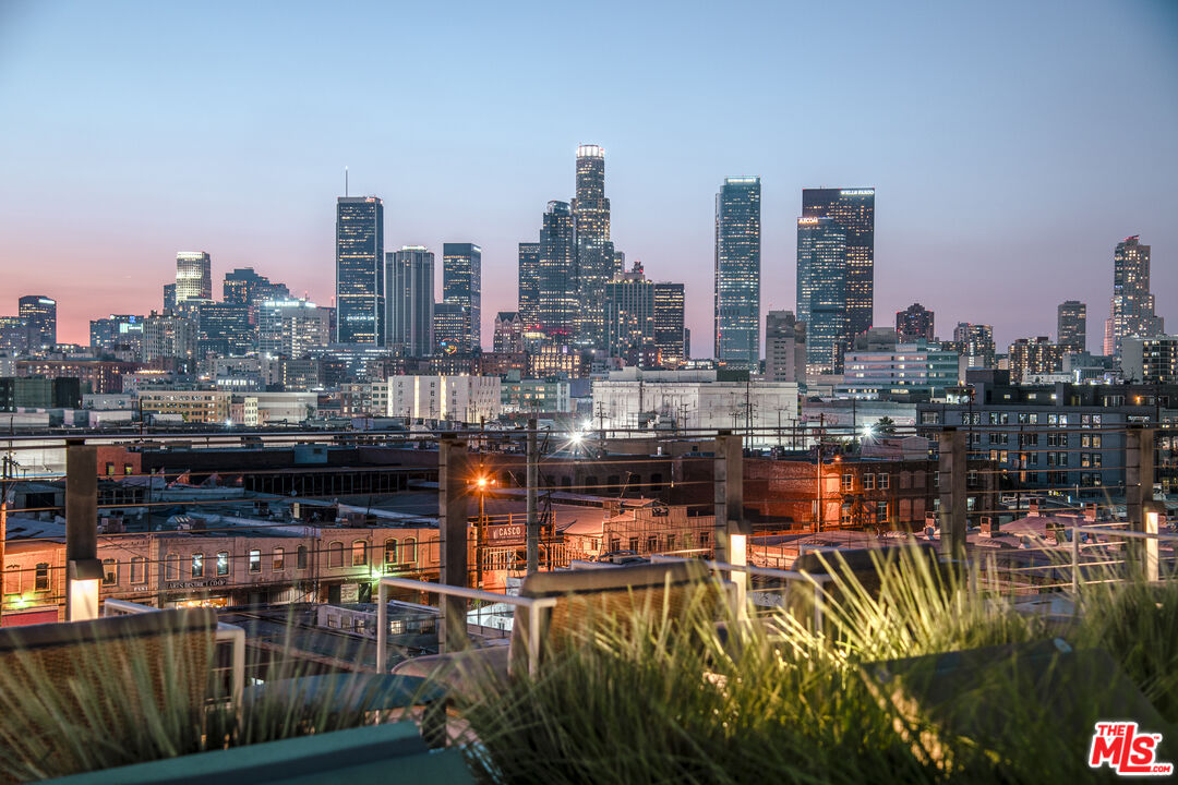 527 Molino St Unit: 202