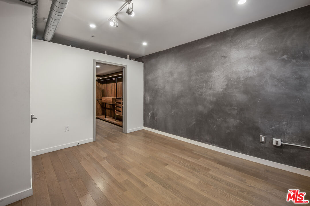 527 Molino St Unit: 202