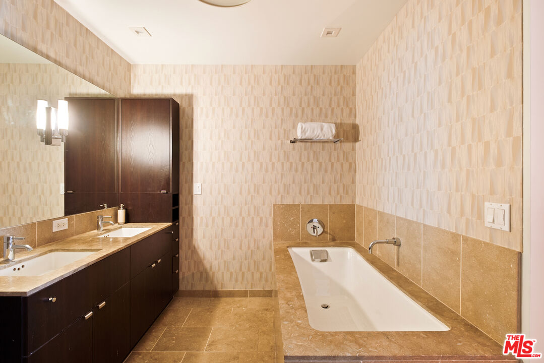6250 Hollywood Blvd Unit: 8M