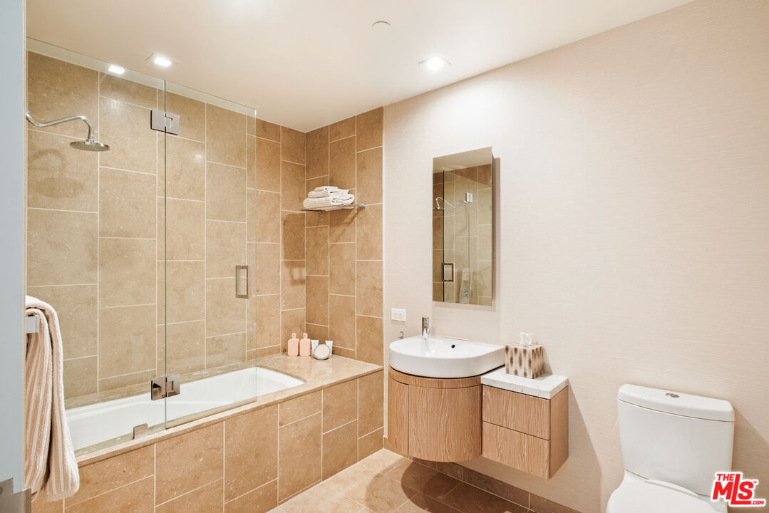 6250 Hollywood Blvd Unit: 8M