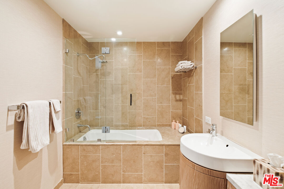 6250 Hollywood Blvd Unit: 8M