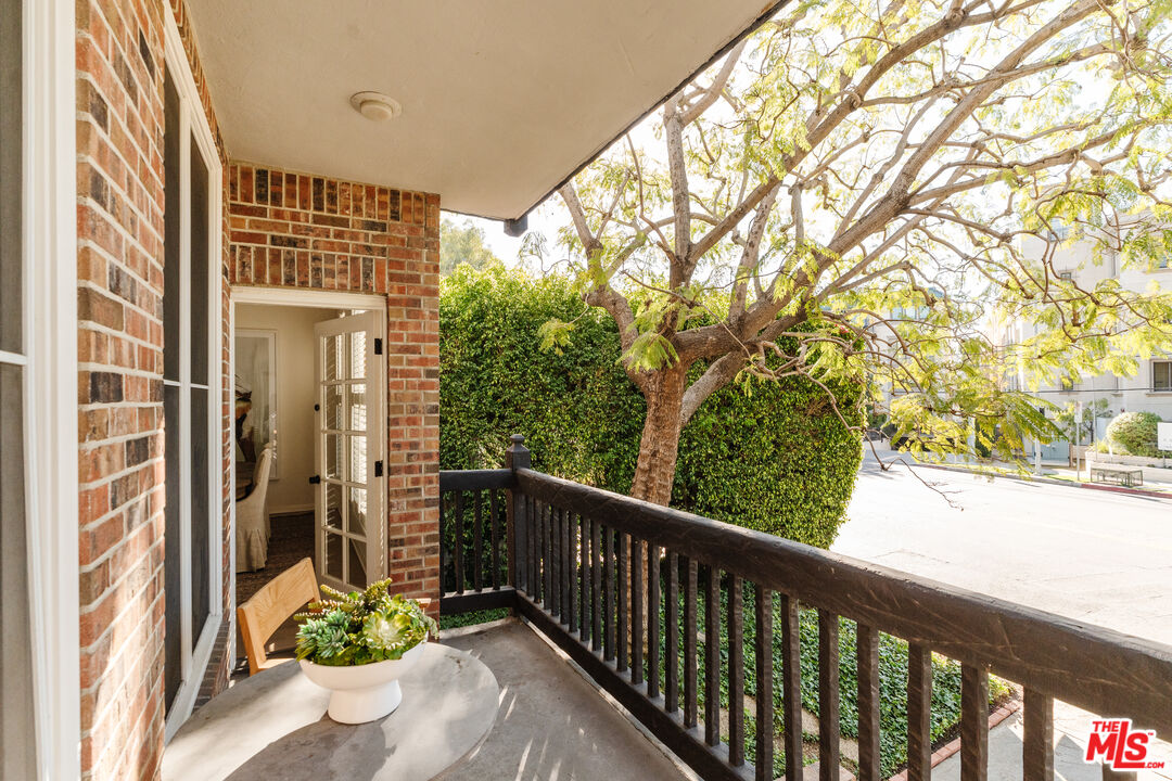 420 S Barrington Ave Unit: 101