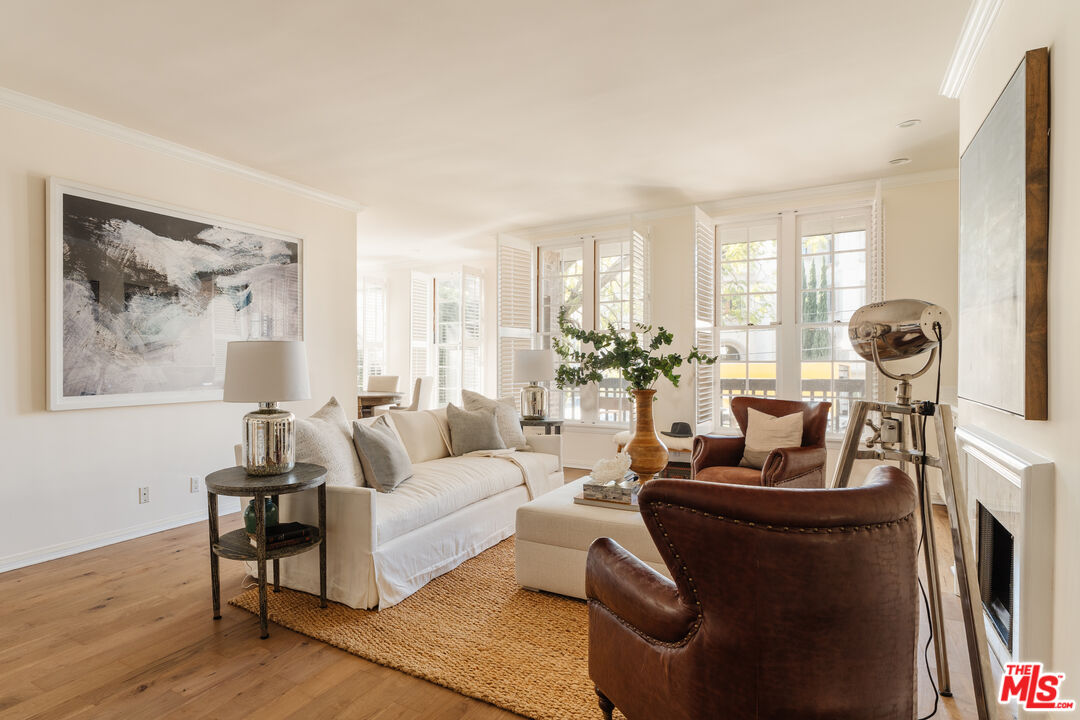 420 S Barrington Ave Unit: 101