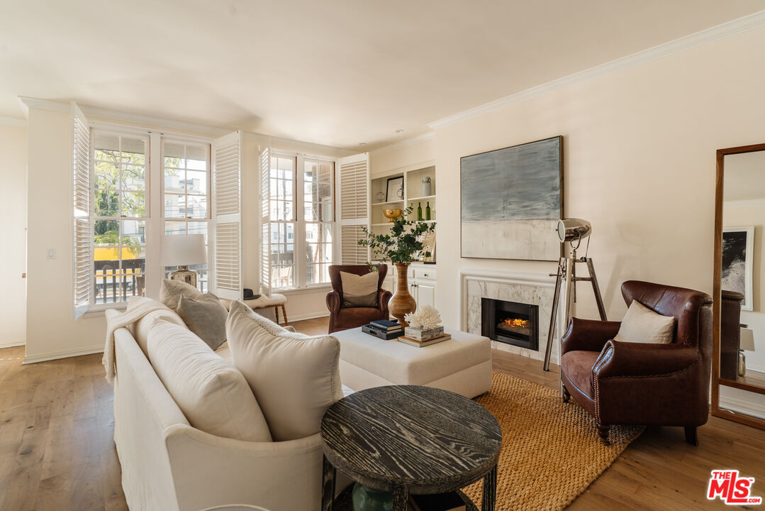 420 S Barrington Ave Unit: 101