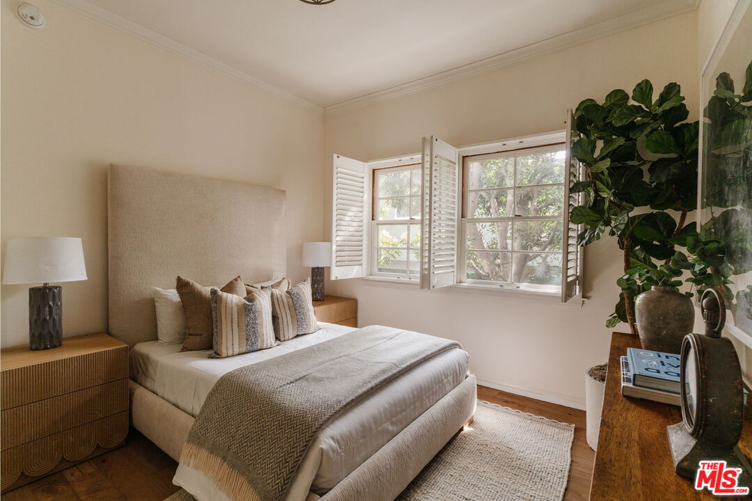 420 S Barrington Ave Unit: 101