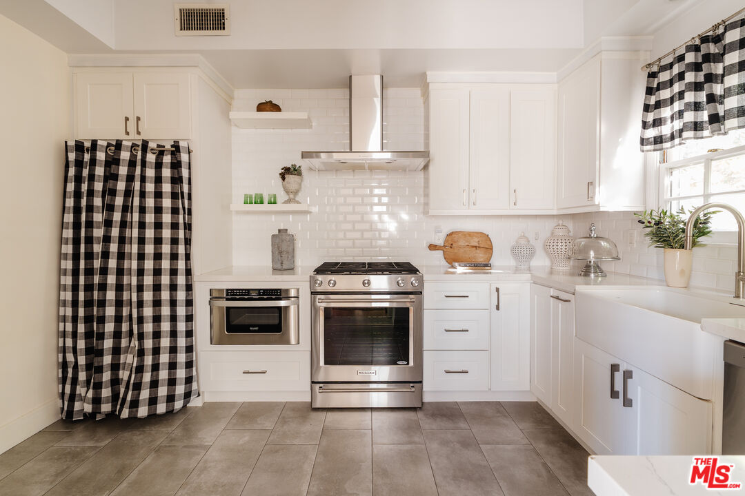420 S Barrington Ave Unit: 101