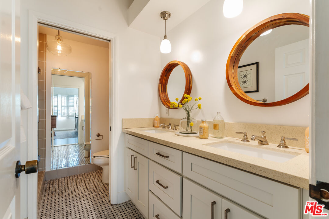 420 S Barrington Ave Unit: 101