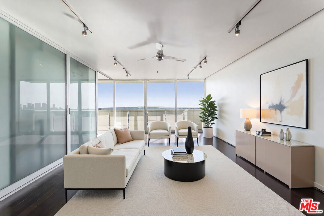 8787 Shoreham Dr Unit: 610