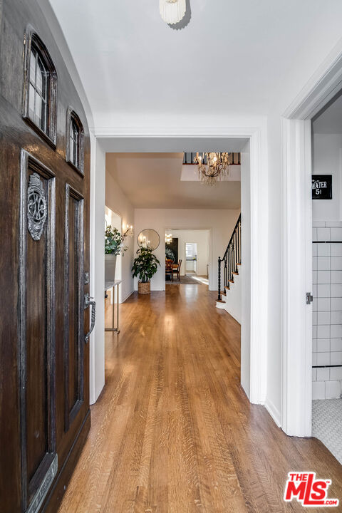 157 N Las Palmas Ave