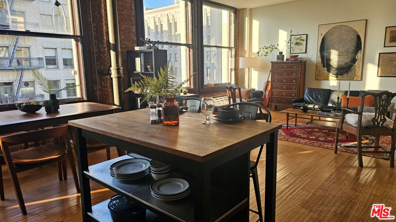 460 S Spring St Unit: 1015