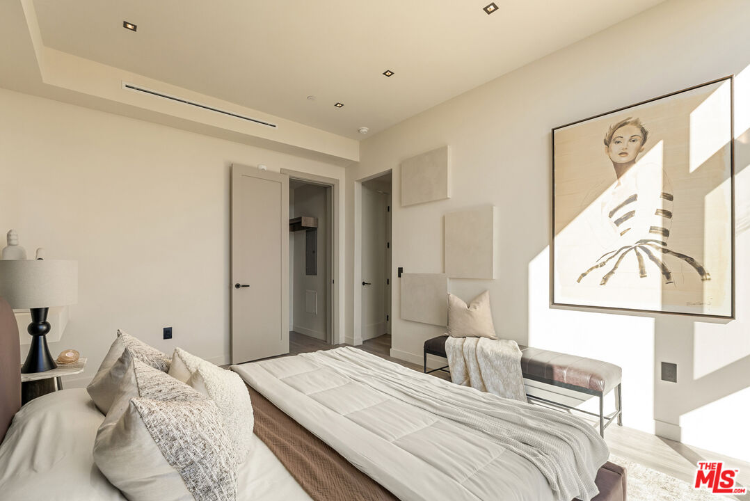 1021 N Ogden Dr Unit: PH 4