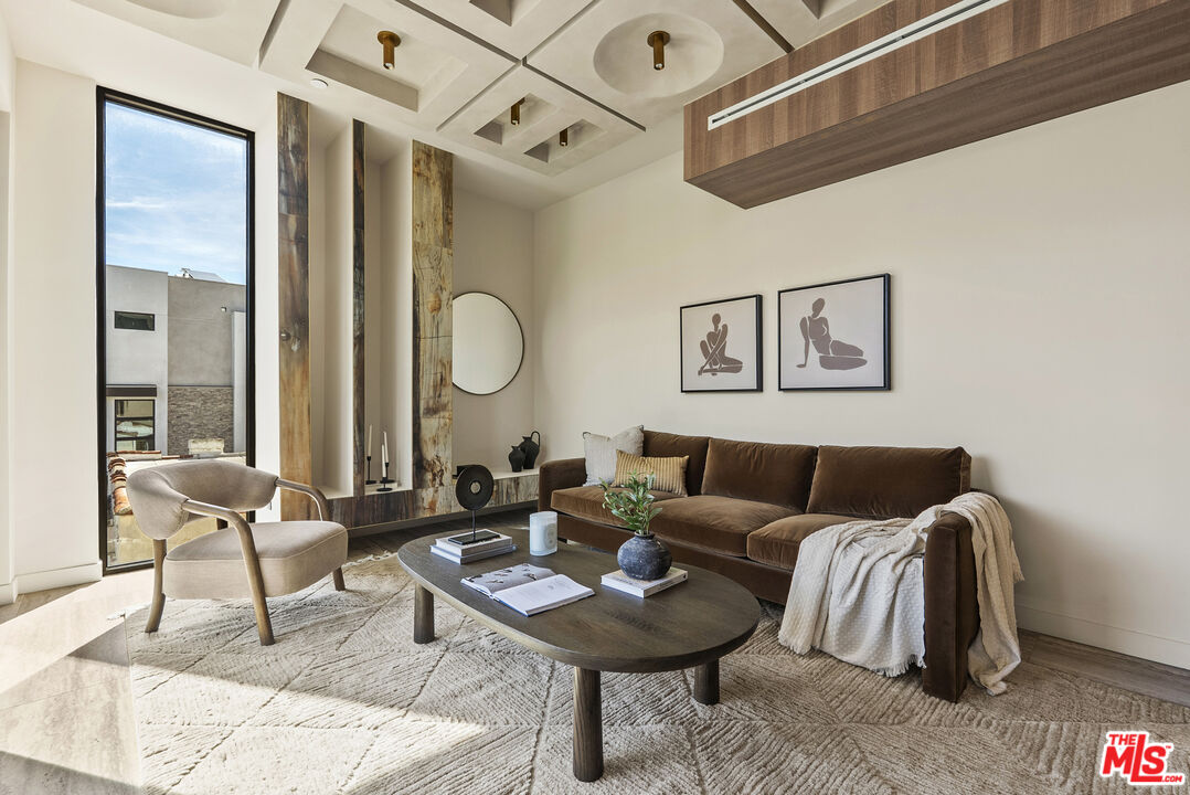 1021 N Ogden Dr Unit: PH 4