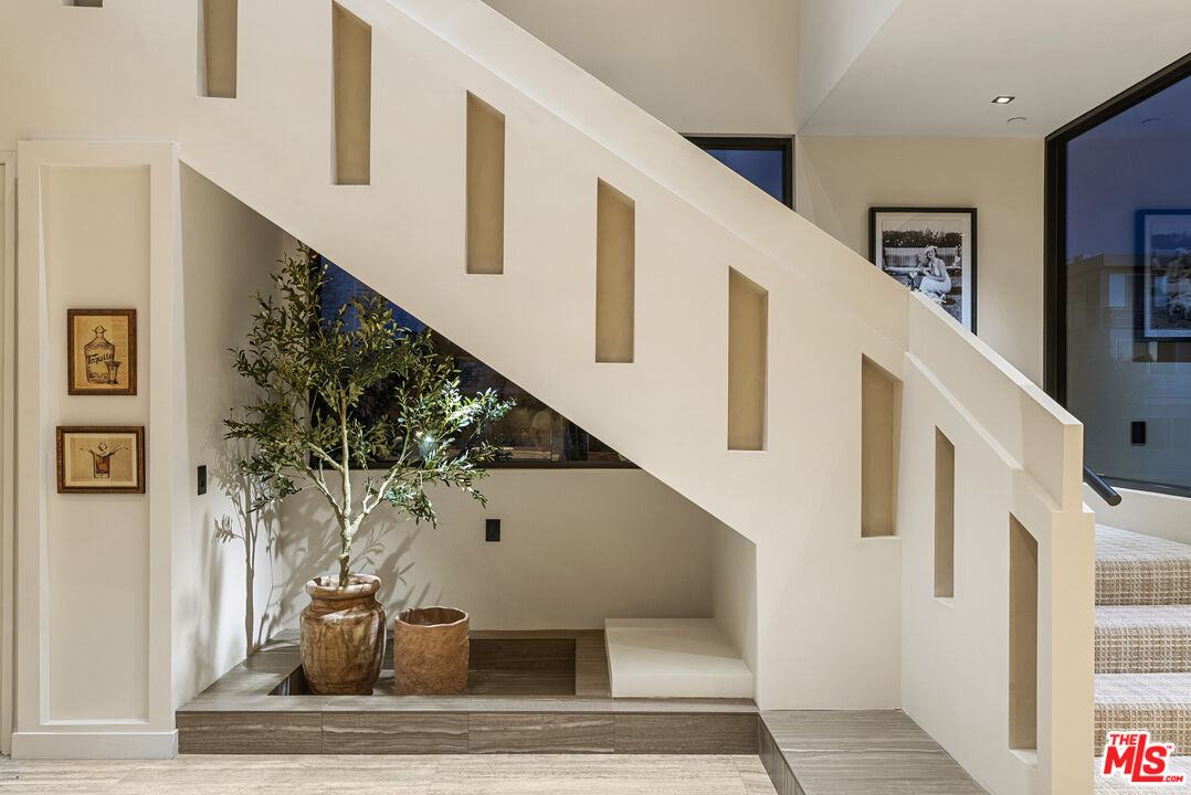 1021 N Ogden Dr Unit: PH 4