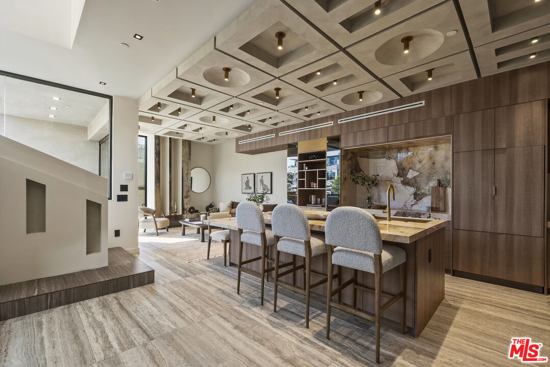 1021 N Ogden Dr Unit: PH 4