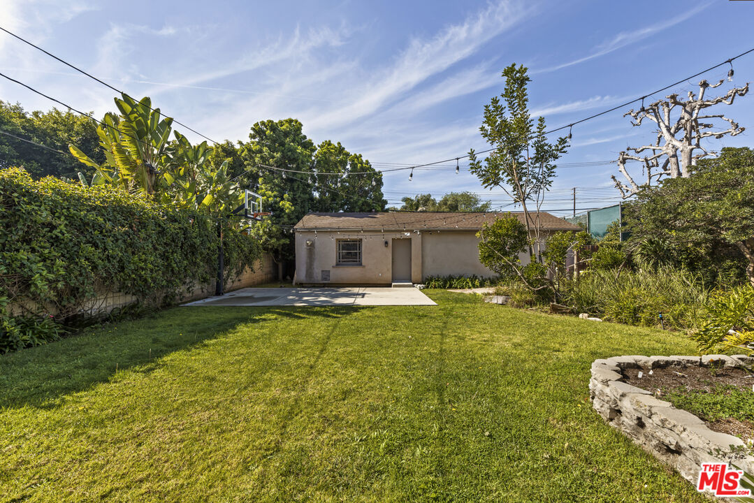 3571 Ocean View Ave