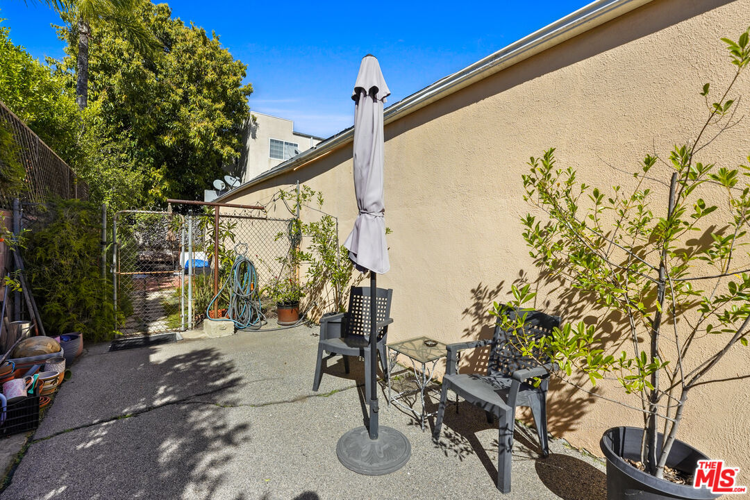 4909 Coldwater Canyon Ave