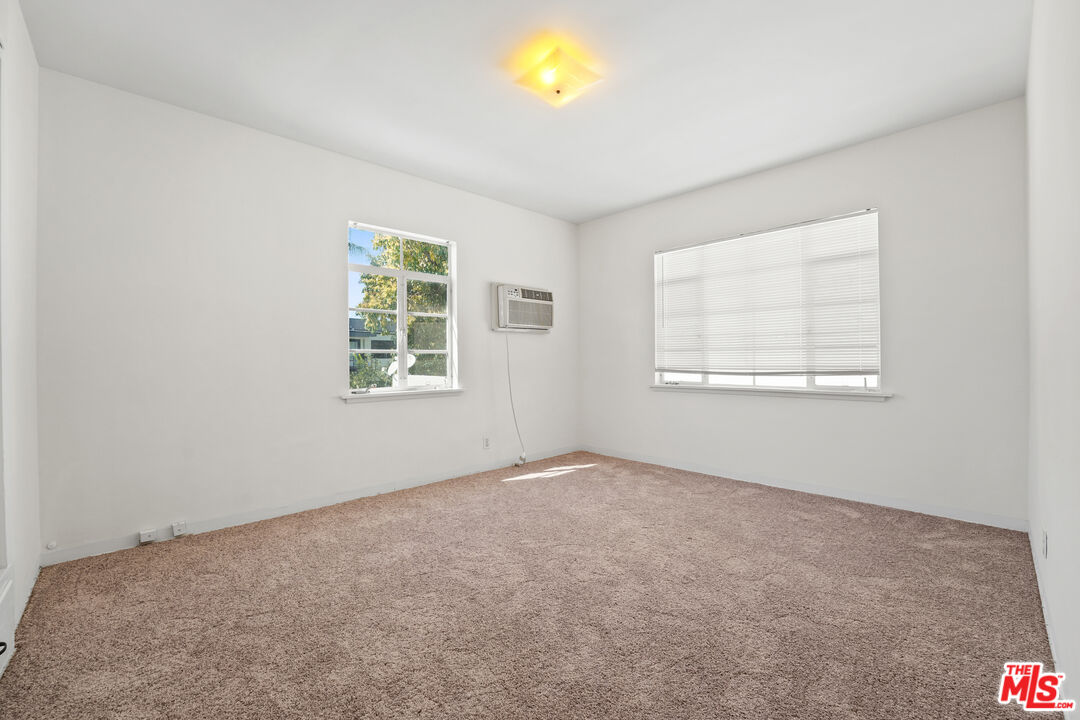 4909 Coldwater Canyon Ave