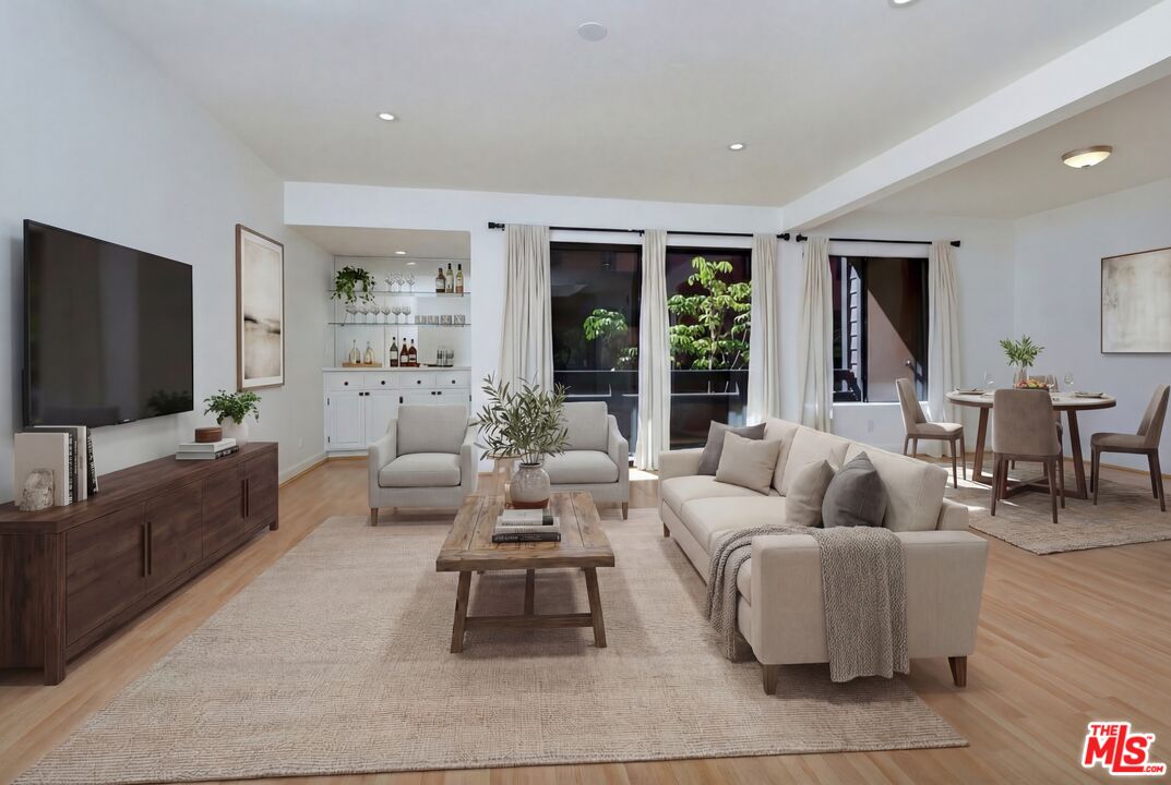 4425 Whitsett Ave Unit: 218