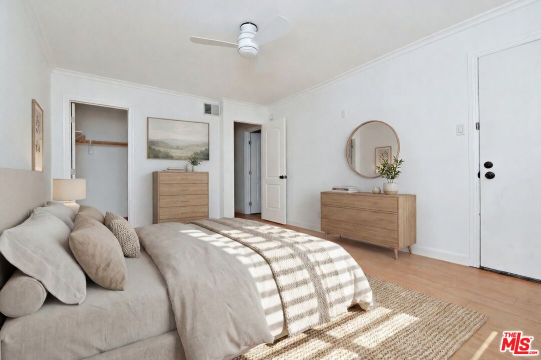 4425 Whitsett Ave Unit: 218