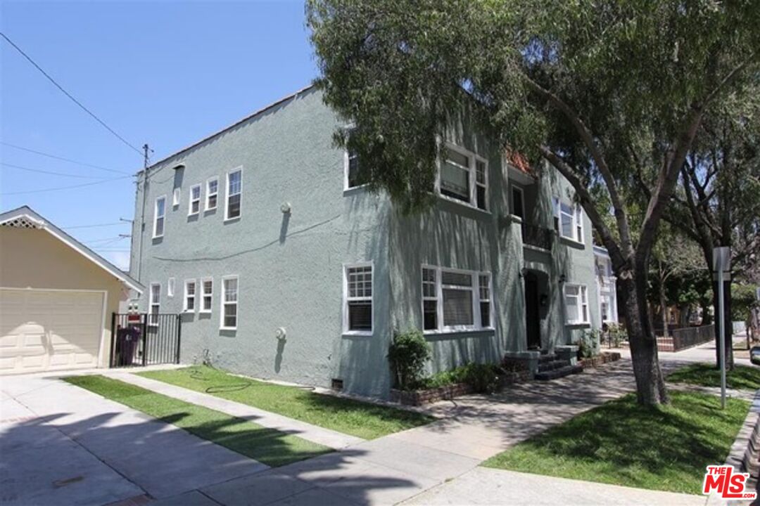 1545 E 4th St