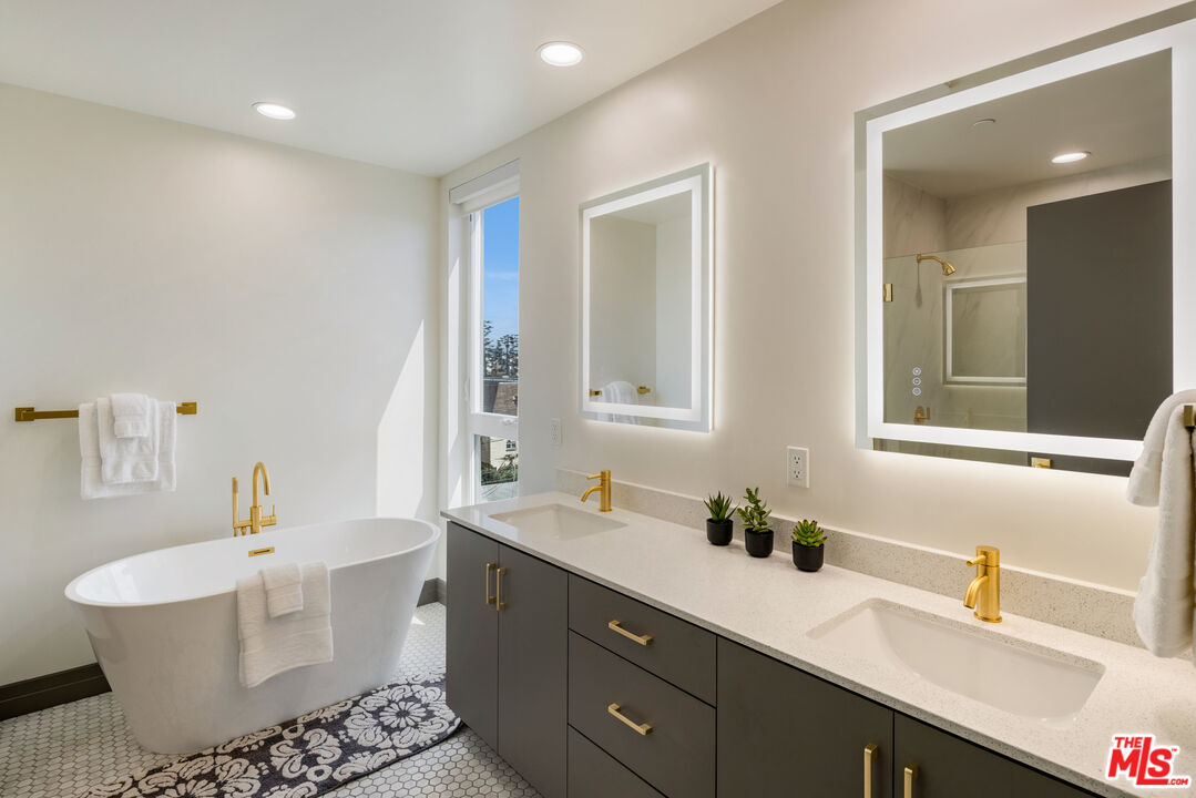118 N Orlando Ave Unit: 302