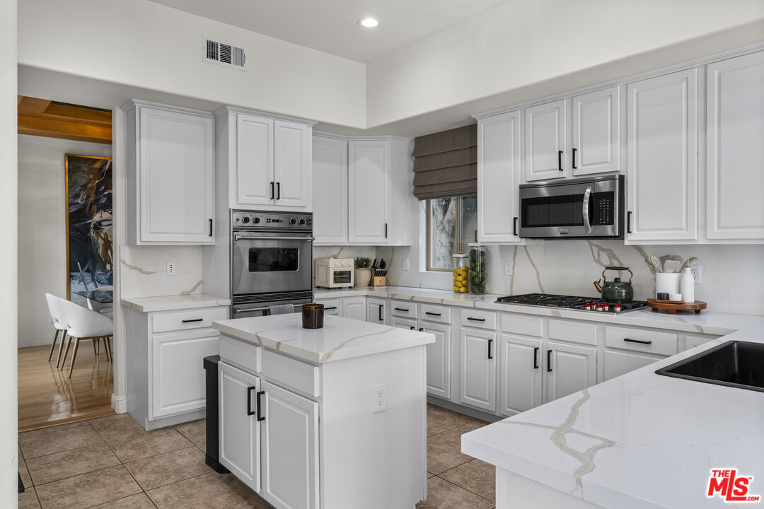 18330 Hanan Ct