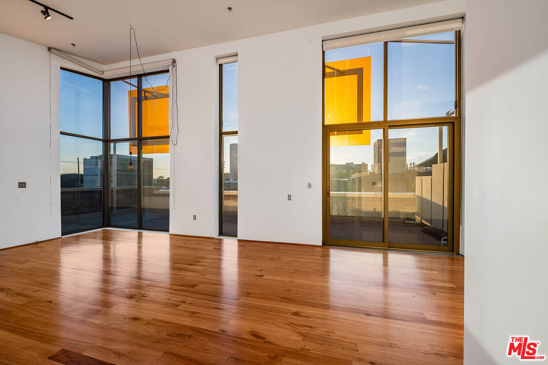 1850 Industrial St Unit: 106