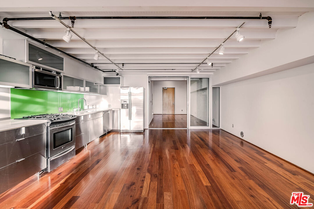 1850 Industrial St Unit: 106
