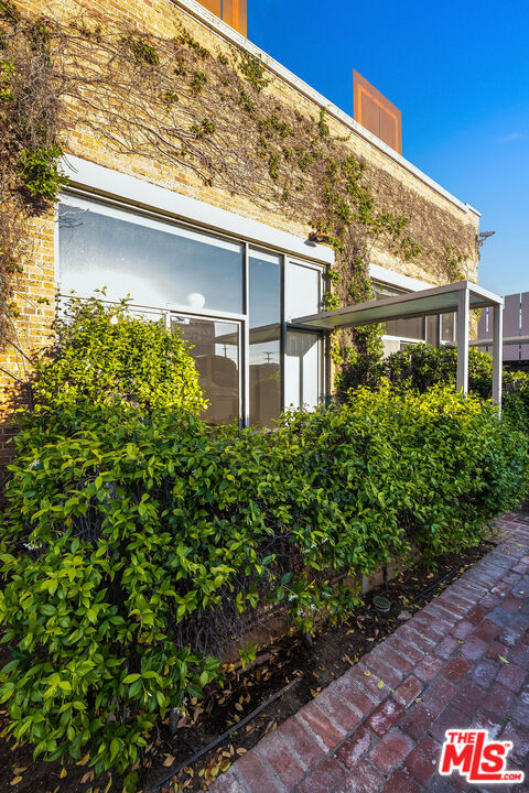 1850 Industrial St Unit: 106