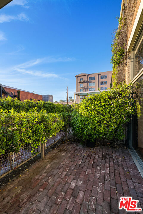 1850 Industrial St Unit: 106