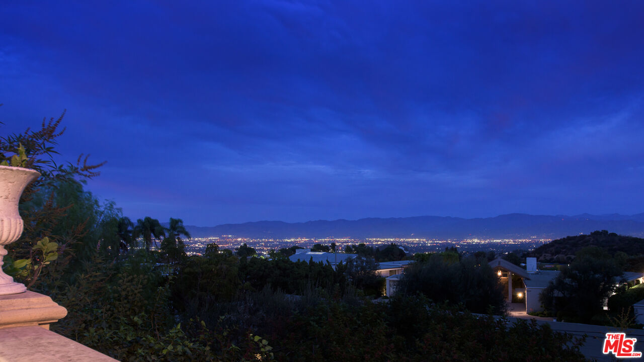 3016 Elvido DR