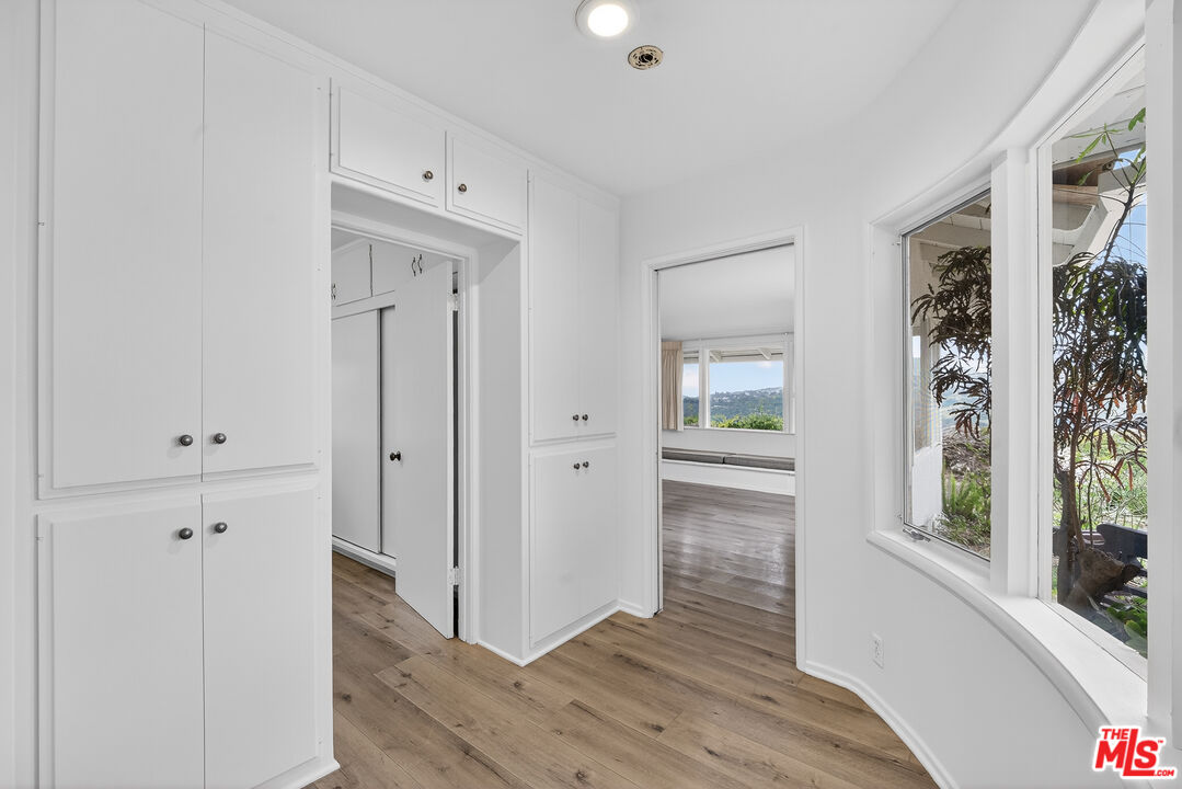 935 Linda Flora Dr