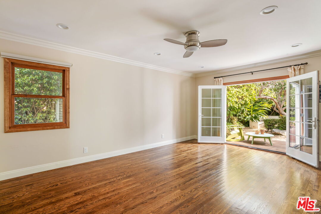 1134 N Poinsettia Pl