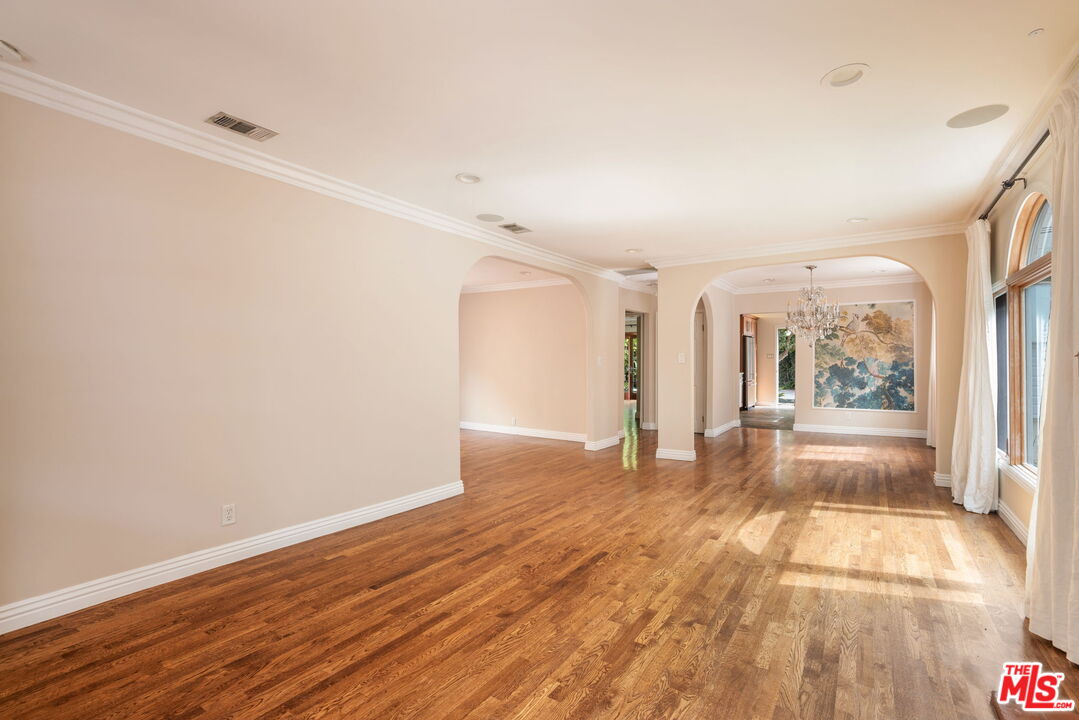 1134 N Poinsettia Pl