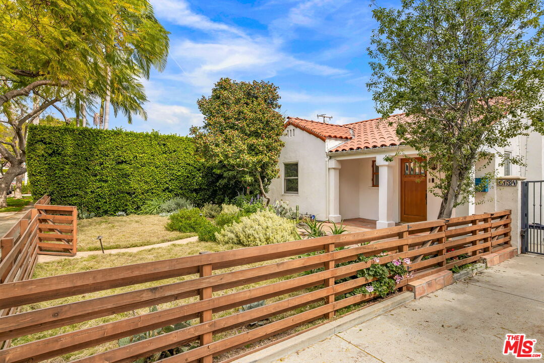 1134 N Poinsettia Pl