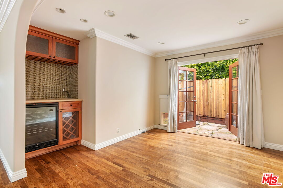 1134 N Poinsettia Pl