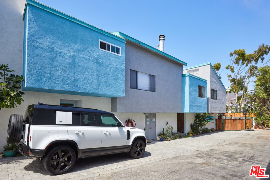 29231 HEATHERCLIFF RD Unit: 2