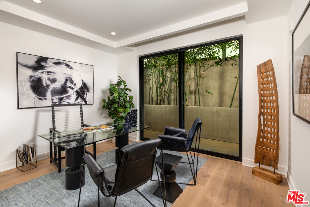 725 N Croft Ave Unit: 302