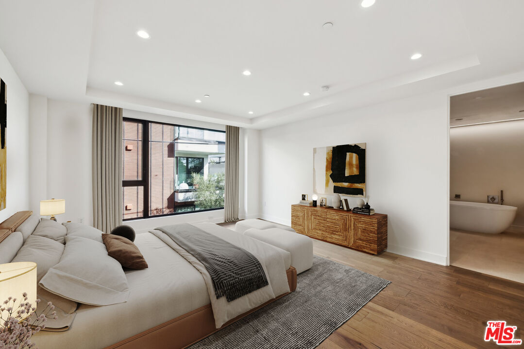 725 N Croft Ave Unit: 302