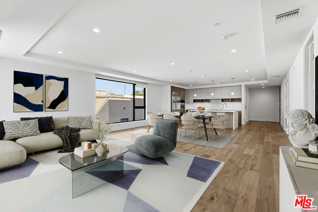 725 N Croft Ave Unit: 302