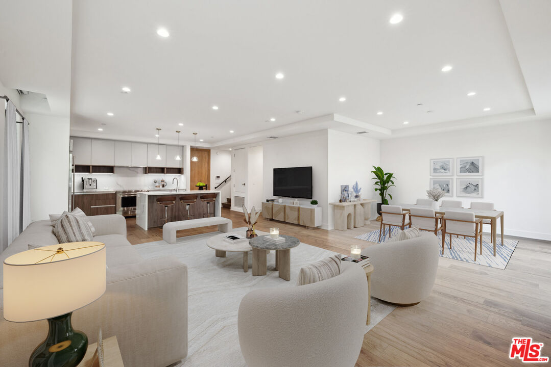 725 N Croft Ave Unit: 302