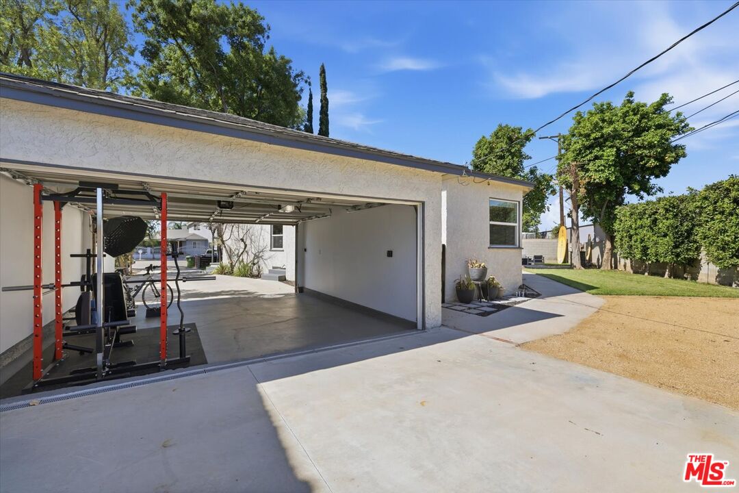 7822 Peach Ave