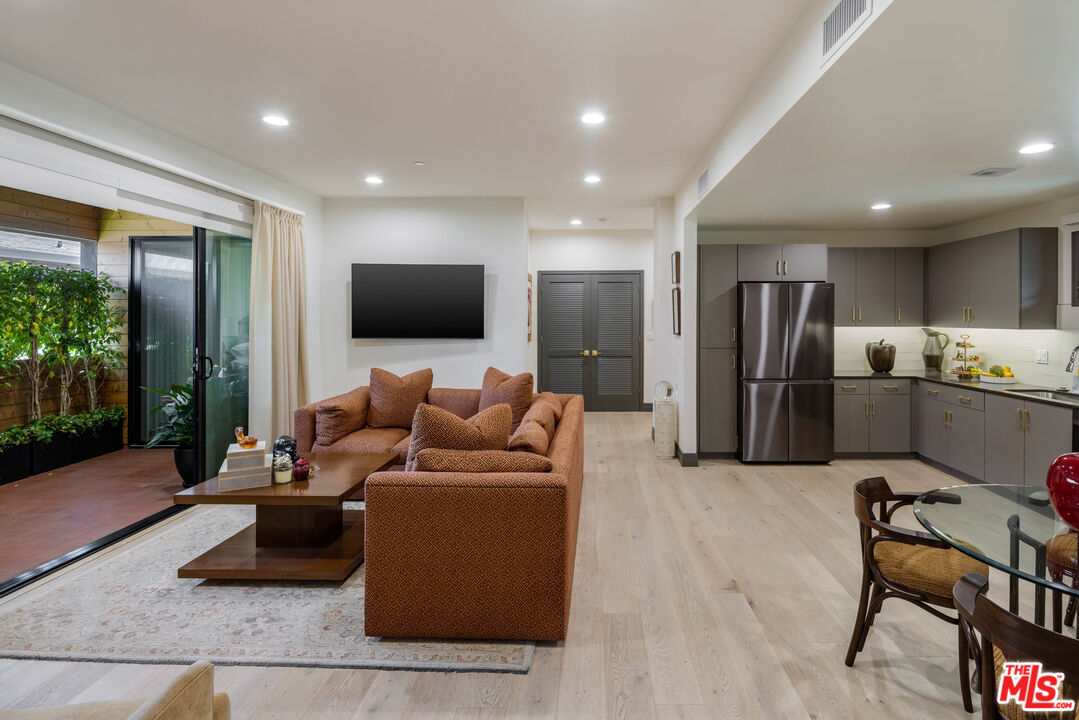 118 N Orlando Ave Unit: 201