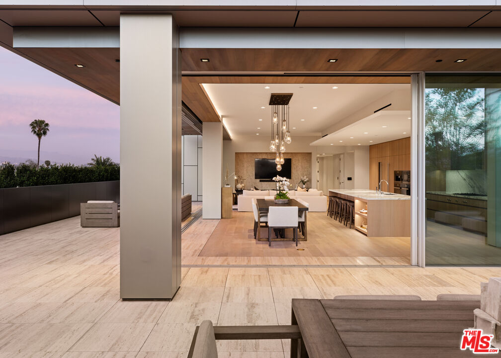 8899 Beverly Blvd Unit: 4A