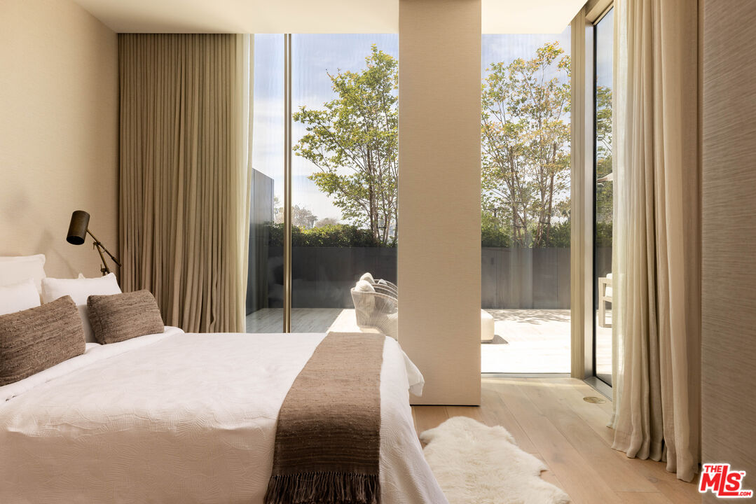 8899 Beverly Blvd Unit: 4A