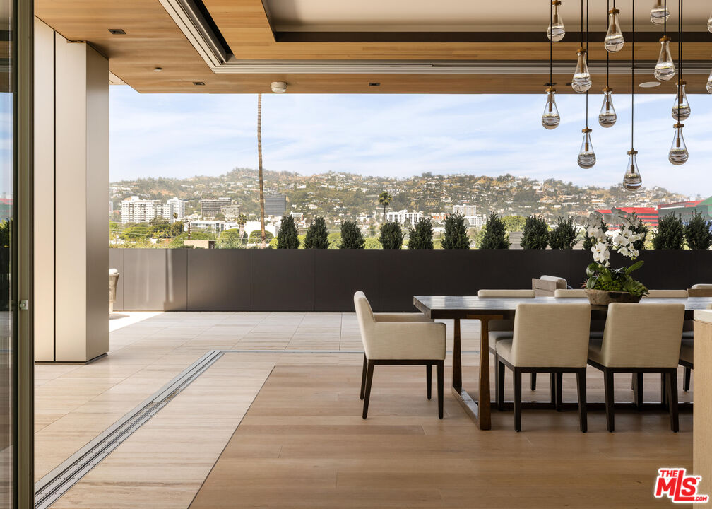 8899 Beverly Blvd Unit: 4A