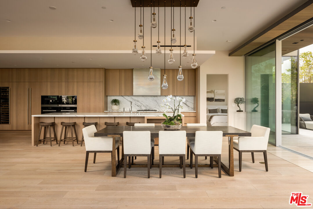 8899 Beverly Blvd Unit: 4A