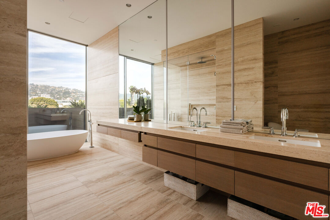 8899 Beverly Blvd Unit: 4A