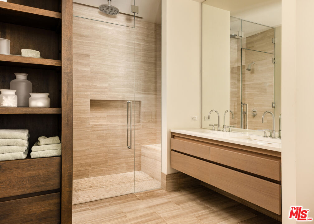 8899 Beverly Blvd Unit: 4A